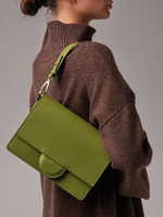 Сумка кожаная через плечо зеленый бамбук