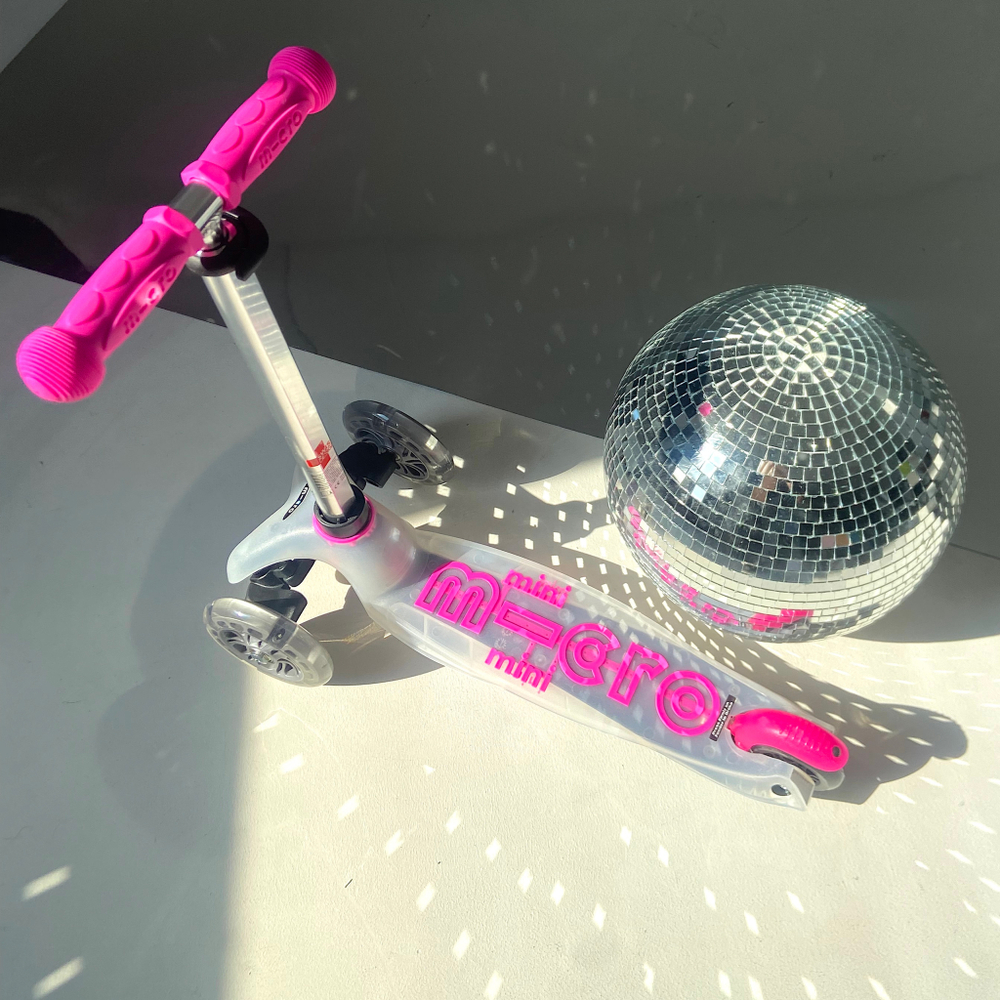 Самокат Mini Micro Deluxe Flux LED неоновый розовый