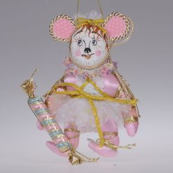 Ёлочная игрушка "Мышка с конфетой"