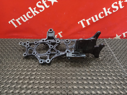 Кронштейн буксировочный левый 2024г.