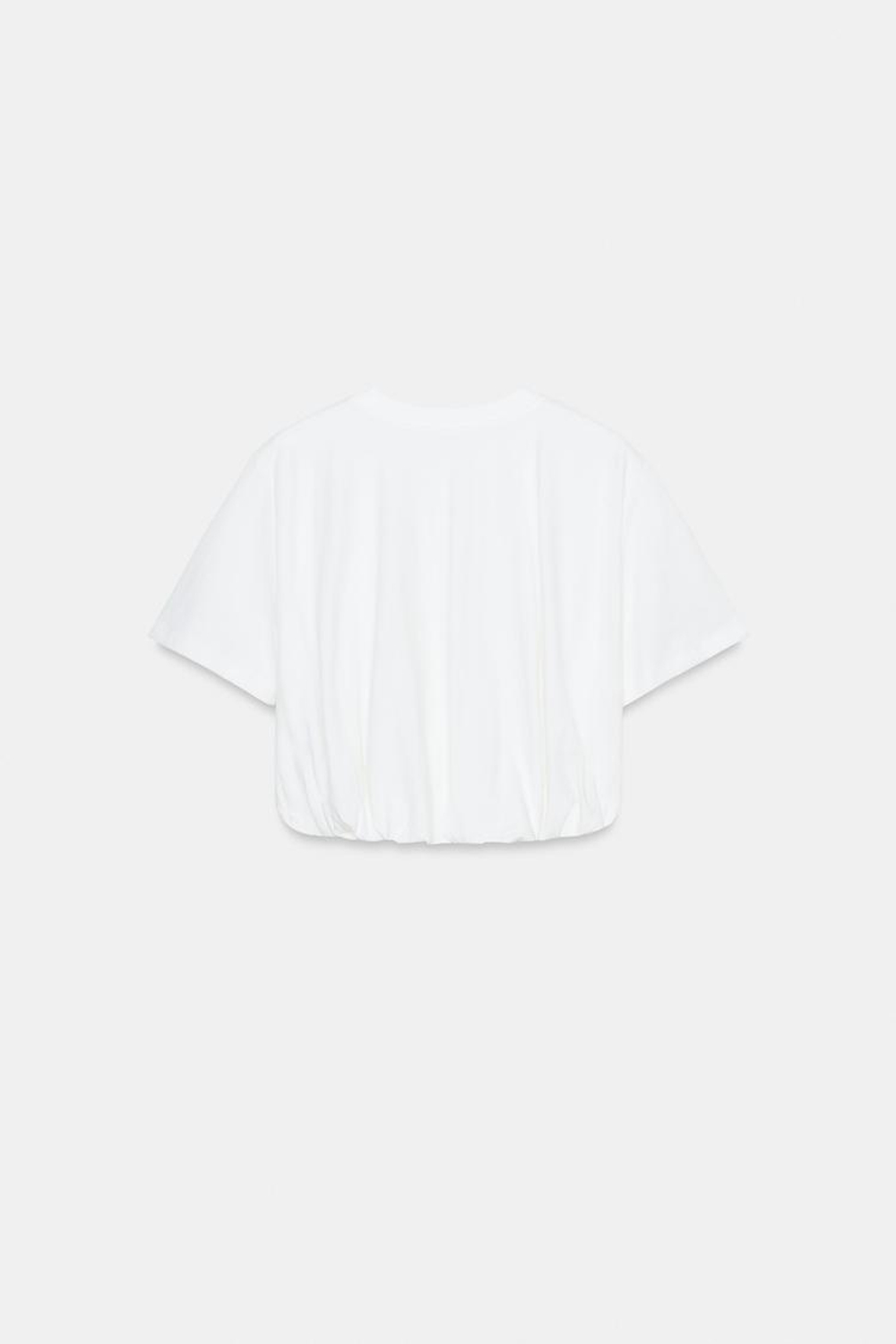 ZARA УКОРОЧЕННАЯ ФУТБОЛКА С ОБЪЕМНЫМ НИЗОМ, БЕЛЫЙ