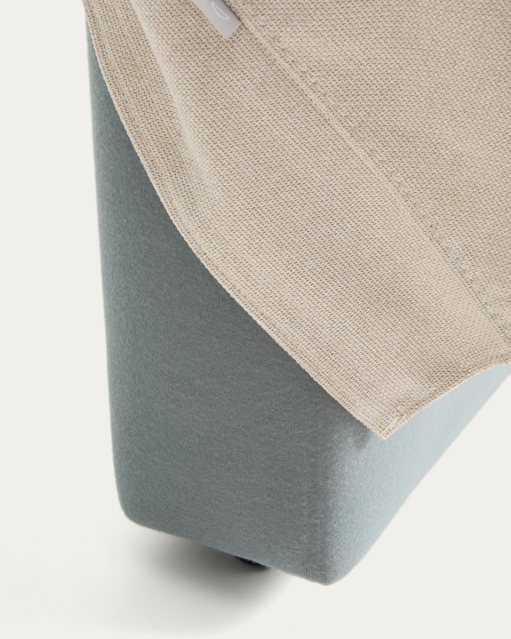 Изголовье Blok цвета экрю со съемным чехлом для кровати шириной до 90 см