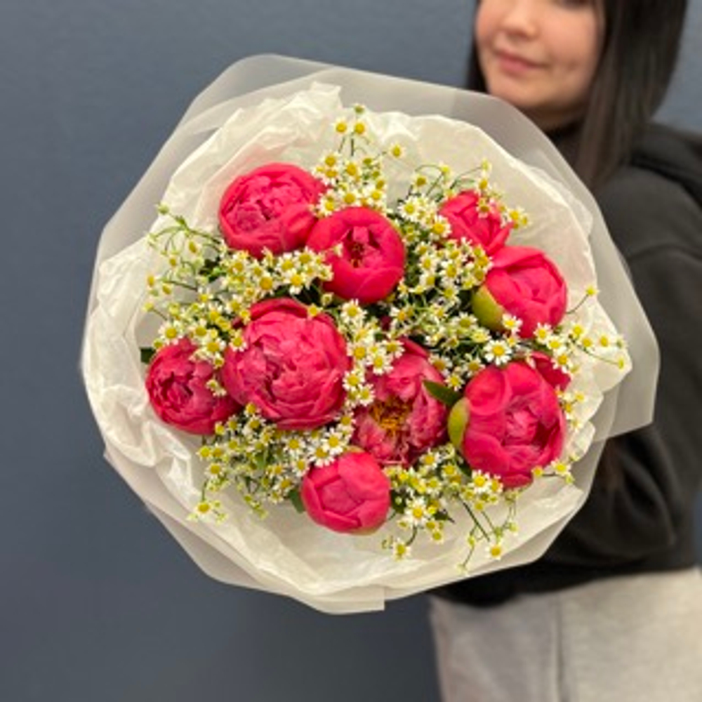 Букет "пион Корал Сансет и Матрикария" #73