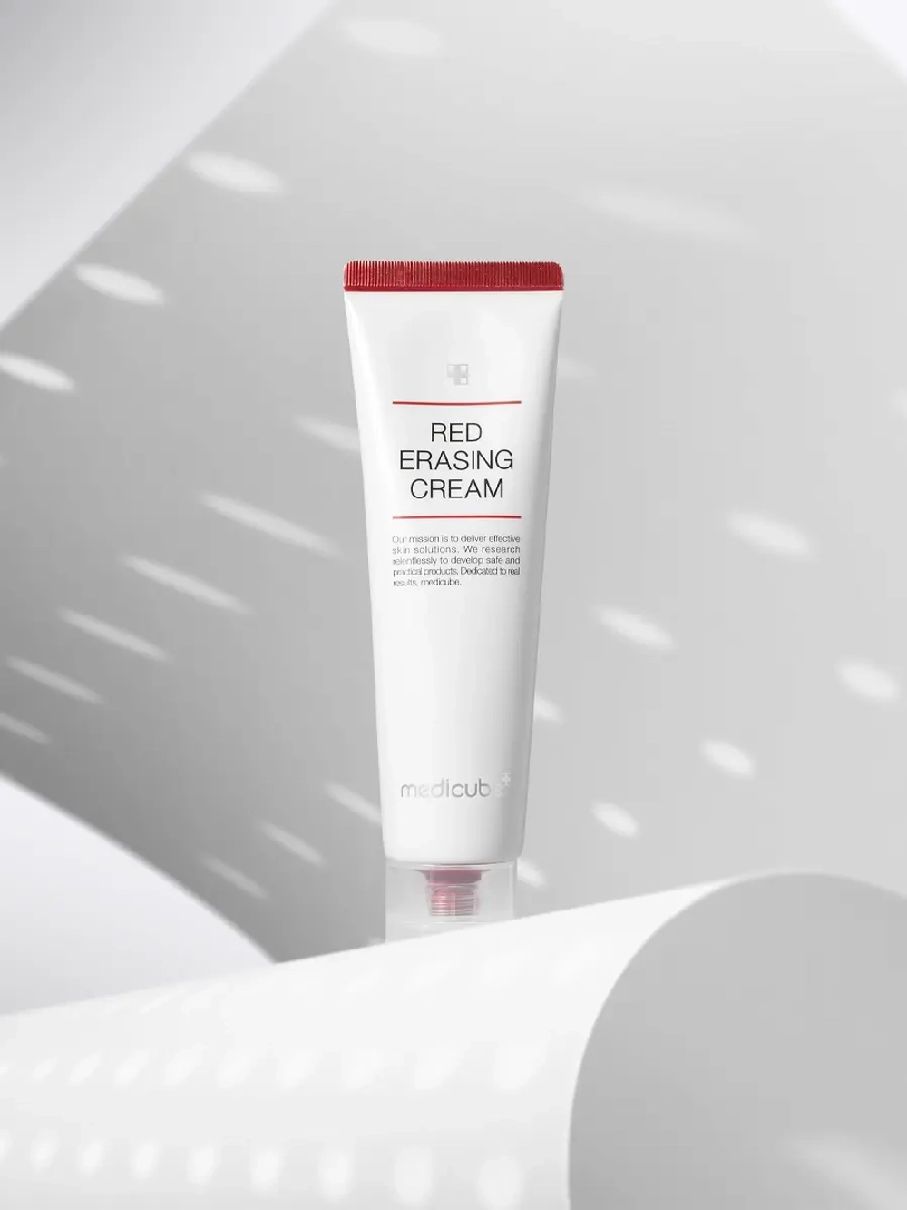 Medicube Увлажняющий крем с ниацинамидом и пантенолом для осветления пигментации Red Erasing Cream 50 мл