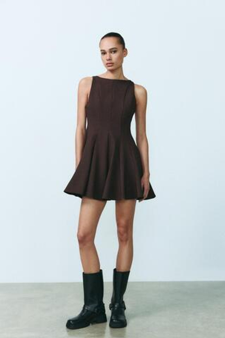 ZARA КОРОТКОЕ ПЛАТЬЕ С РАСКЛЕШЕННОЙ ЮБКОЙ, ИЕМНО-КОРИЧНЕВЫЙ