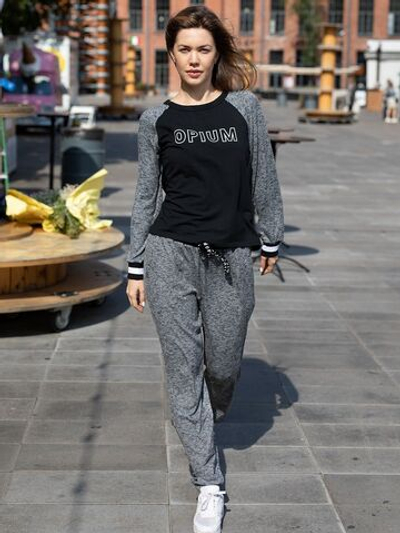 Женский спортивный костюм свободного силуэта