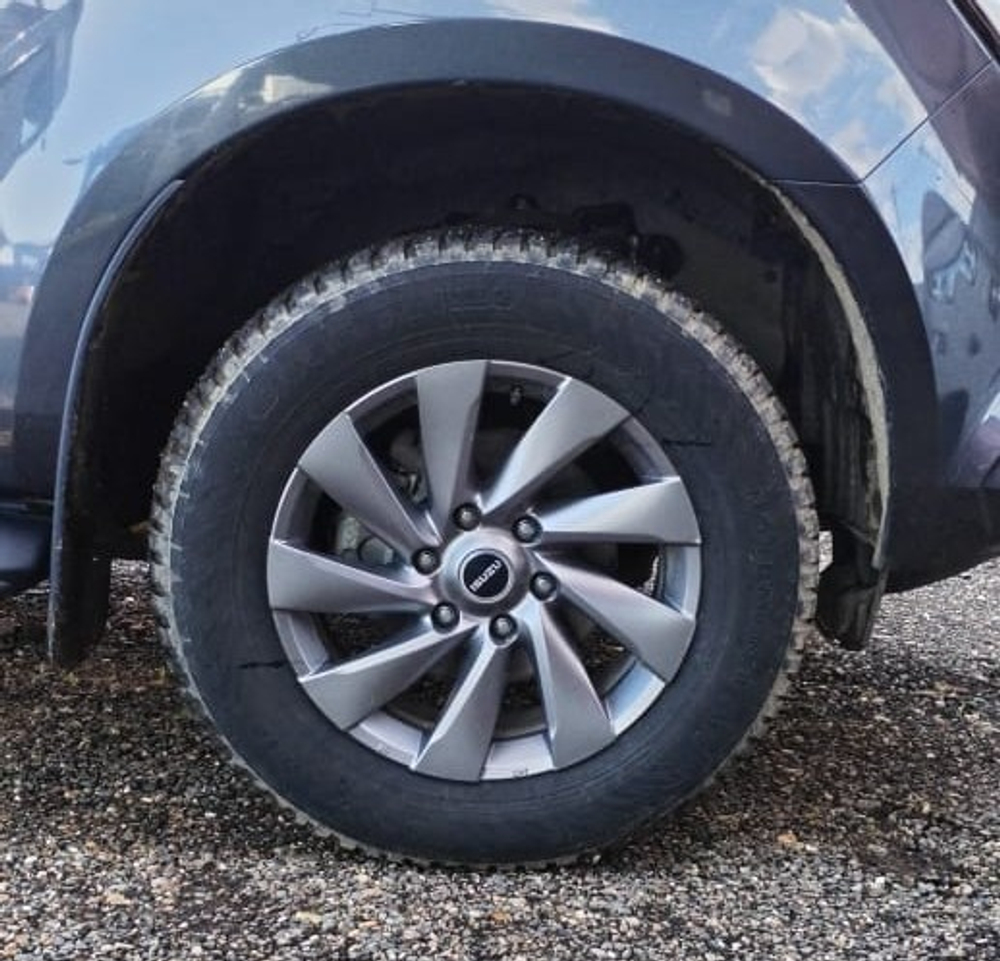 Isuzu MU-X Comfort AT