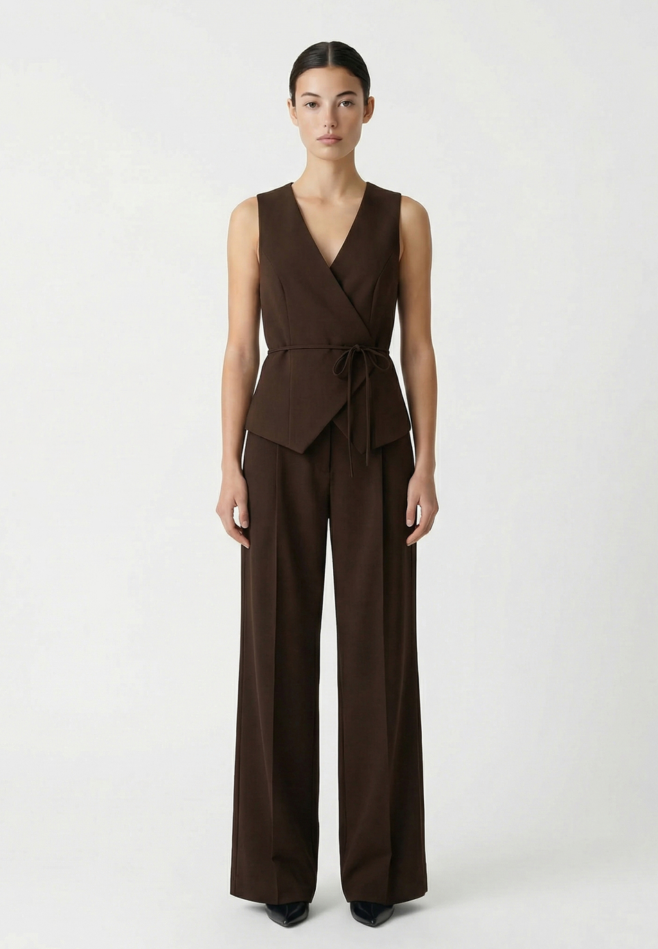 Жилет на запах из костюмной ткани