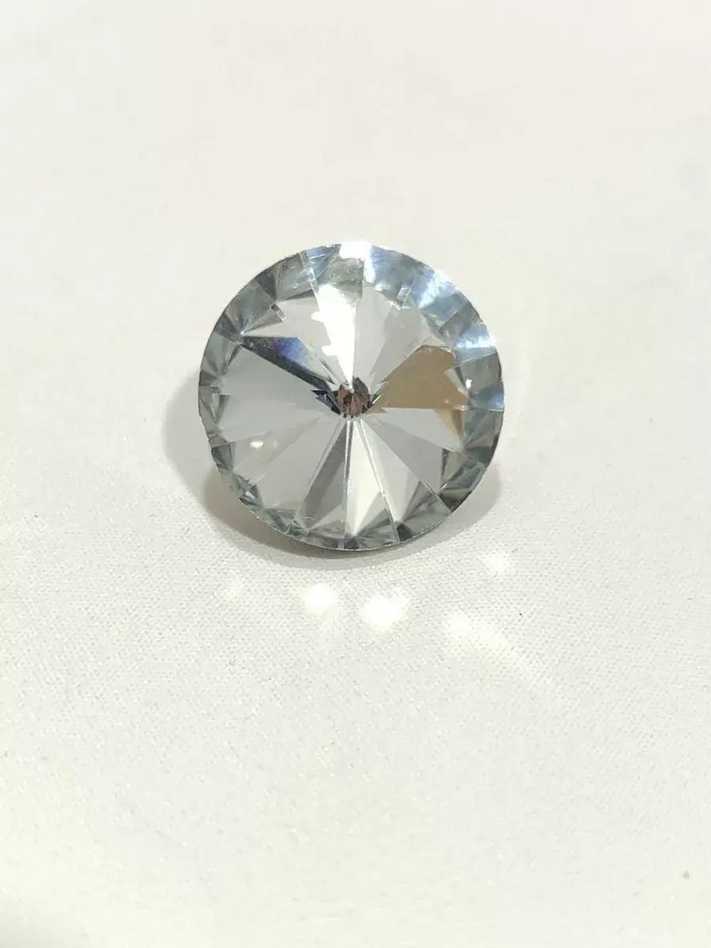 Кристаллы и стразы для мебели, рукоделия, декора