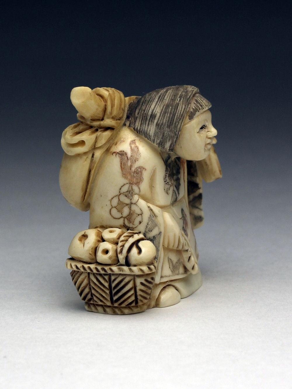 Гейша с кузовком и корзиной