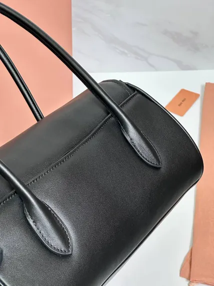 Cумку MIU MIU с двойной ручкой в черном цвете