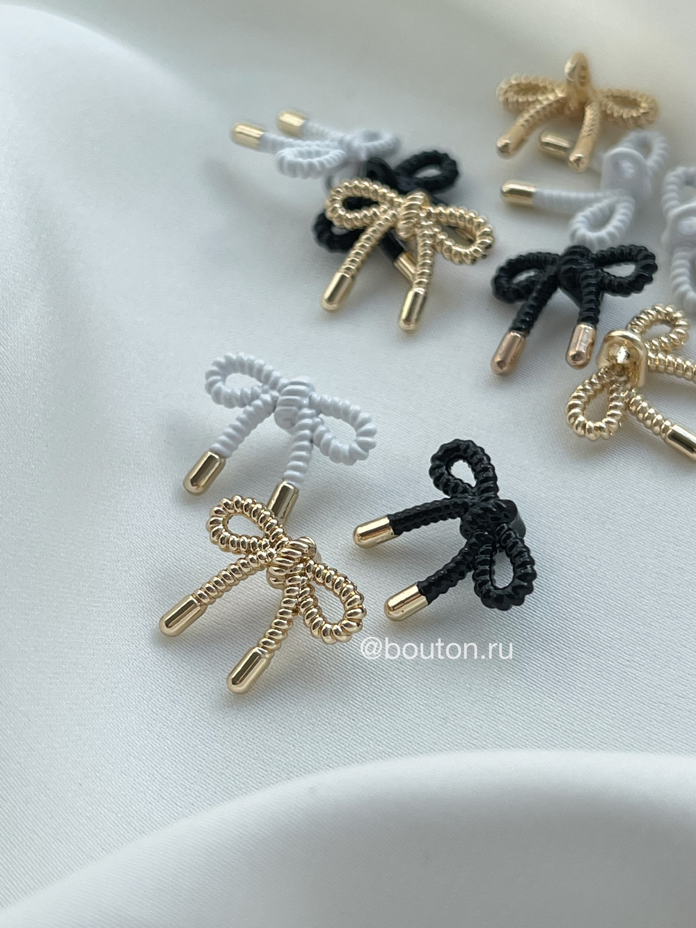 Пуговицы бантики белые