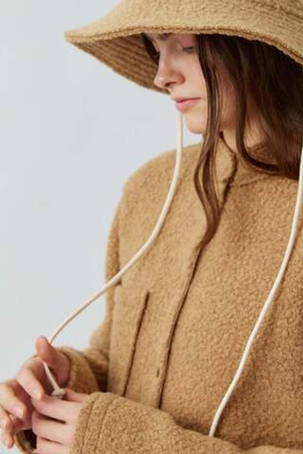 Панама из песочного букле