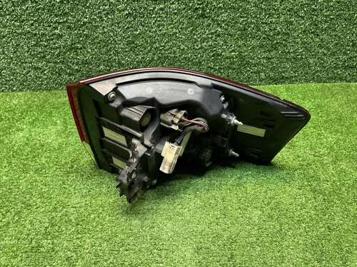 Фонарь левый внешний Toyota Land Cruiser 300 21-нв