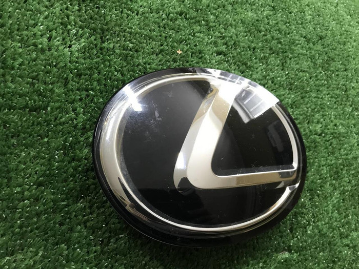 Эмблема решетки радиатора Lexus RX 4 (2019-2022)
