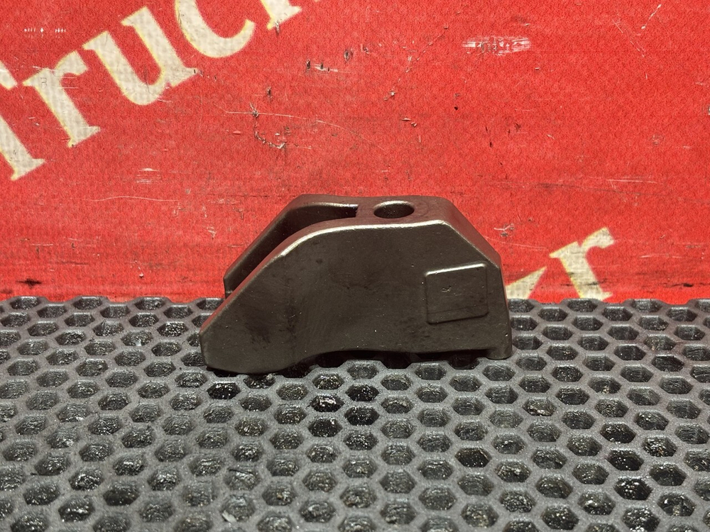 Кронштейн форсунки двигателя 2019 г.