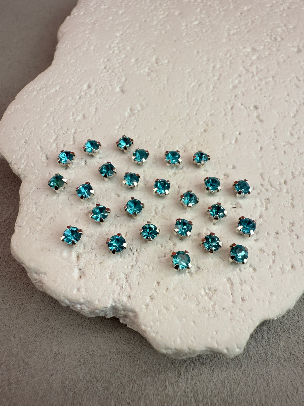 Шатоны 4 мм, Аквамарин в серебре, 25 шт