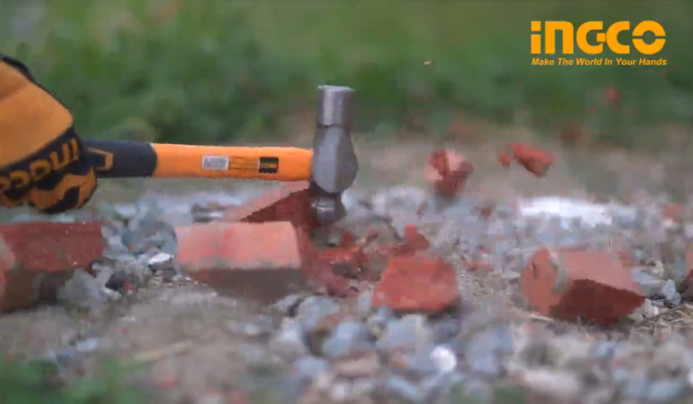 Молоток с круглым бойком INGCO HBPH88032 900 г