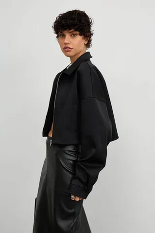 Куртка с воротом укороченная черного цвета