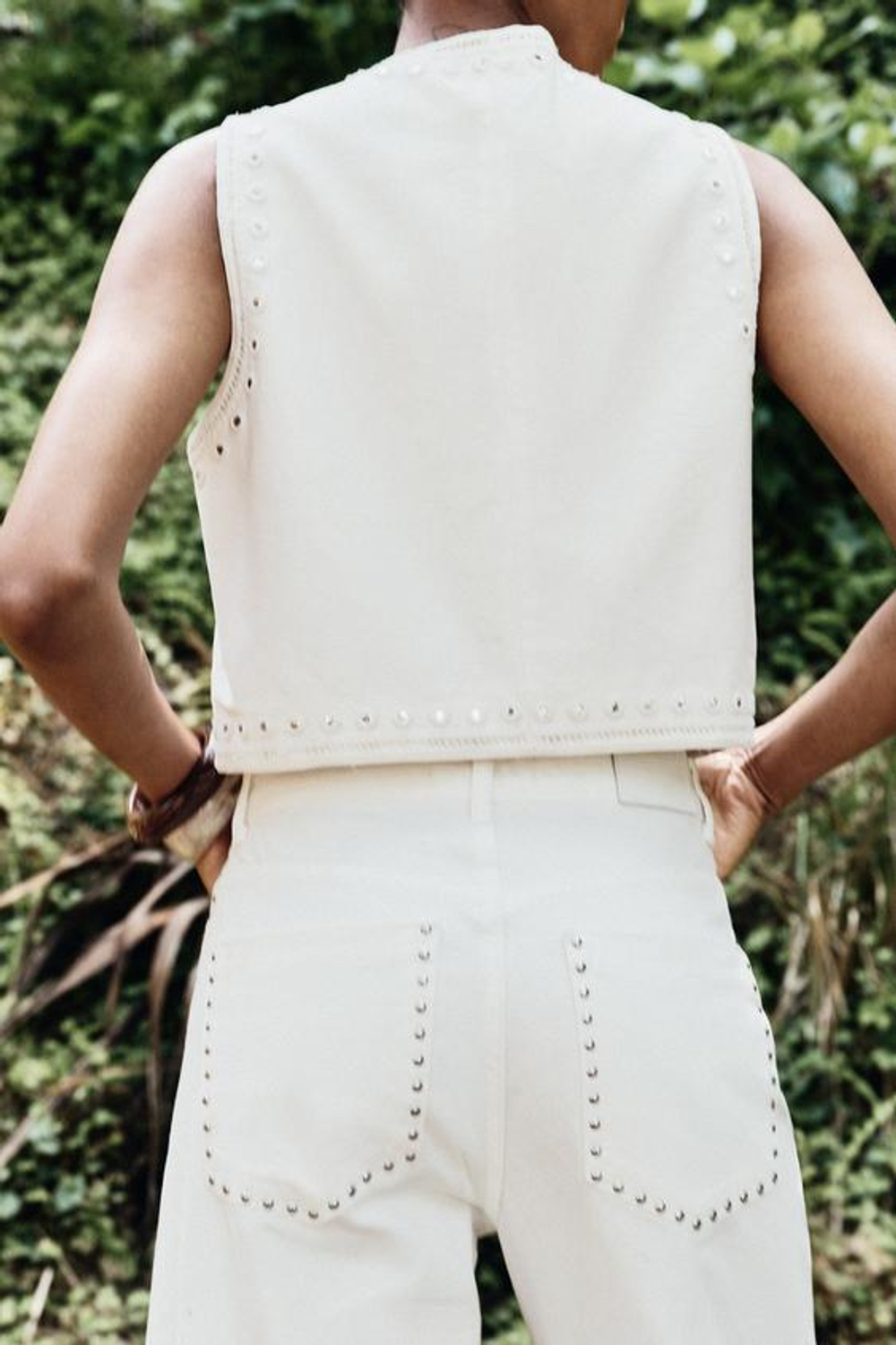 ZARA ДЖИНСЫ Z1975 STRAIGHT СО СРЕДНЕЙ ПОСАДКОЙ И ЗАКЛЕПКАМИ, БЕЛЫЙ