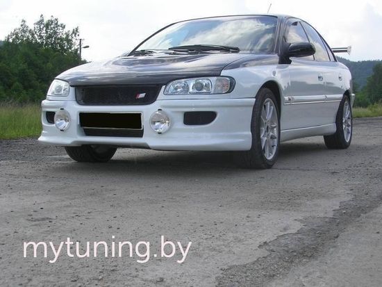 Передний бампер Opel Omega