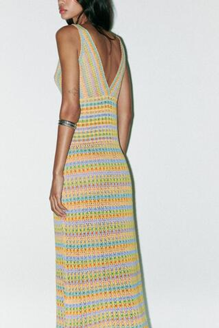 ZARA ДЛИННОЕ ТРИКОТАЖНОЕ ПЛАТЬЕ С КРУЖЕВОМ КРОШЕ, РАЗНОЦВЕТНЫЙ