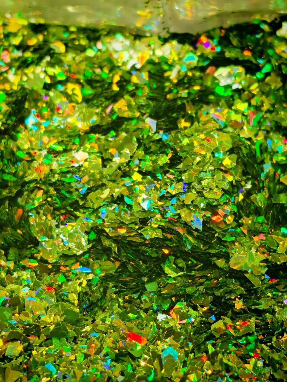 Хлопья - слюда 88812 - Лесной янтарь голографик - для литья изделий и творчества