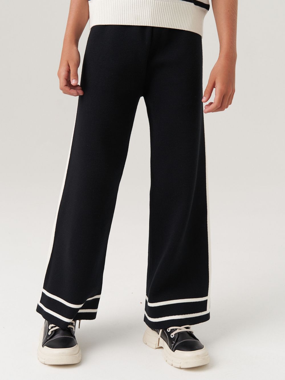 АТ570-1 Брюки для девочки черный