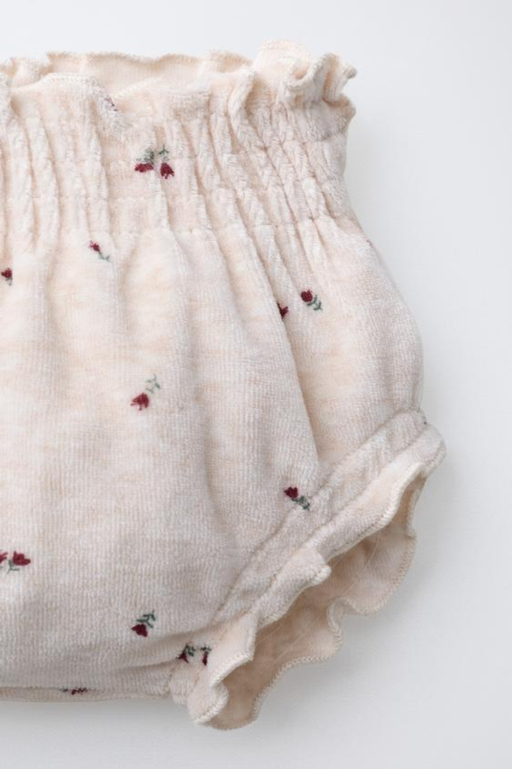 ZARA ТРУСЫ ИЗ ВЕЛЮРА С ЦВЕТОЧНЫМ ПРИНТОМ, СВЕТЛО-БЕЖЕВЫЙ