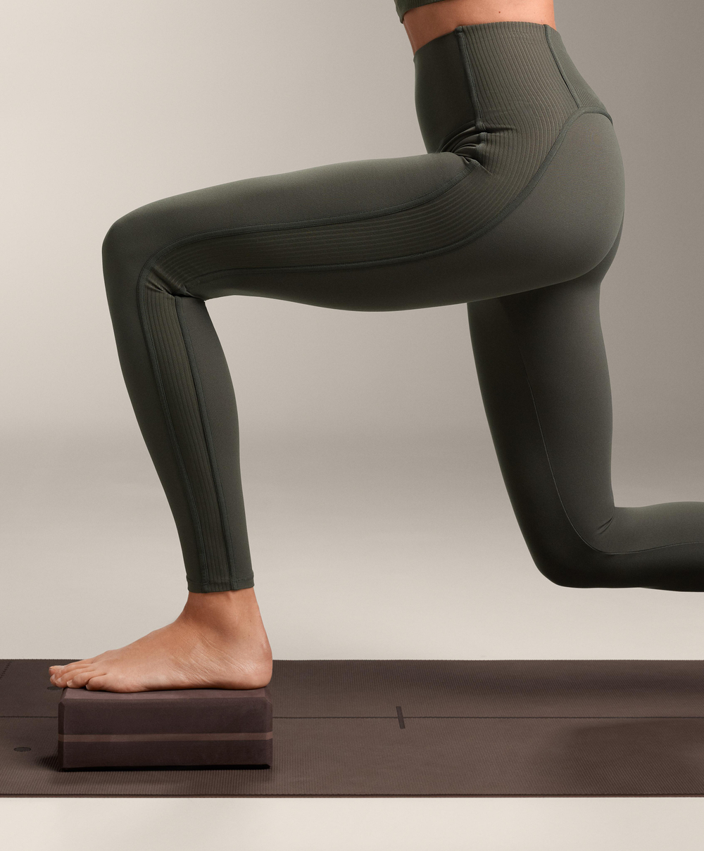 OYSHO Легинсы Comfortlux с высокой посадкой в ​​рубчик, длиной до щиколотки, зеленый