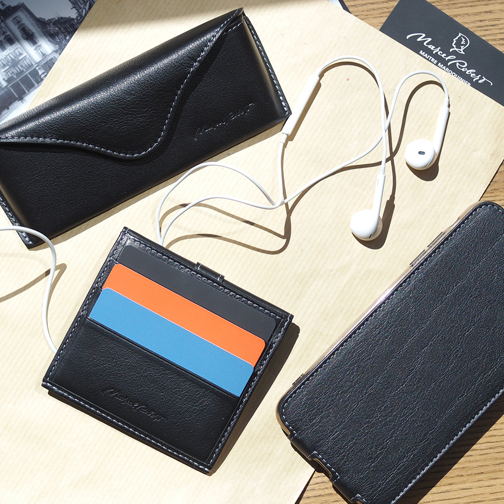 Кошелек-картхолдер Perle из кожи теленка, черного цвета