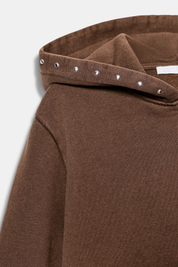 ZARA ТОЛСТОВКА ИЗ ФЛИСА С ЭФФЕКТОМ ПОТЕРТОСТИ И ЗАКЛЕПКАМИ, ТЕМНО-КОРИЧНЕВЫЙ