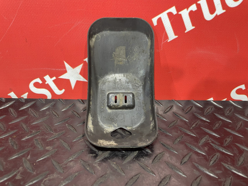 Крышка крепления хомута топливного бака