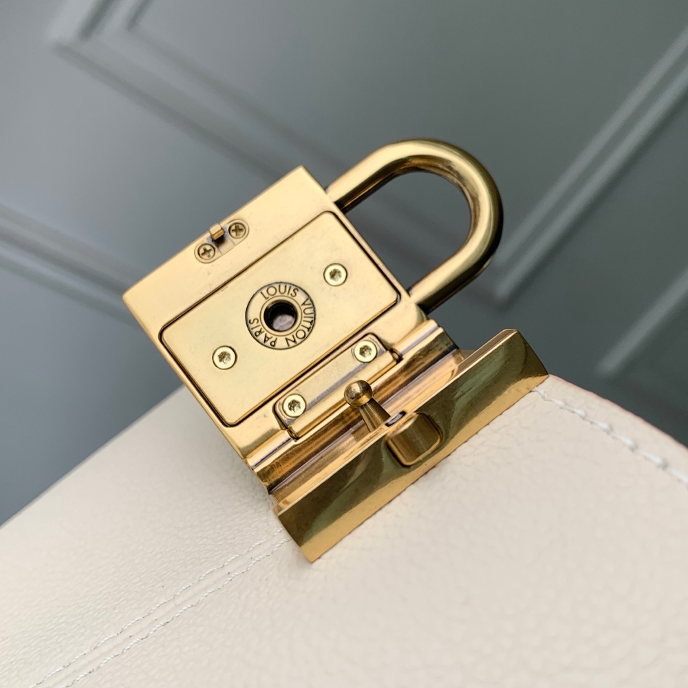 Louis Vuitton All in BB