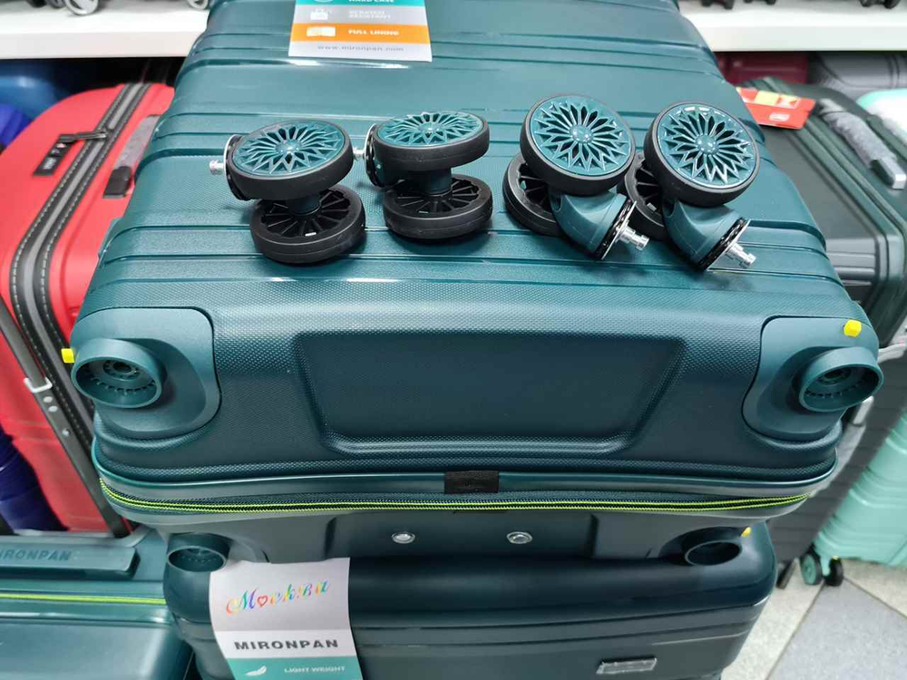 Чемодан Большой (L) полипропилен "Mironpan" съёмные колёса