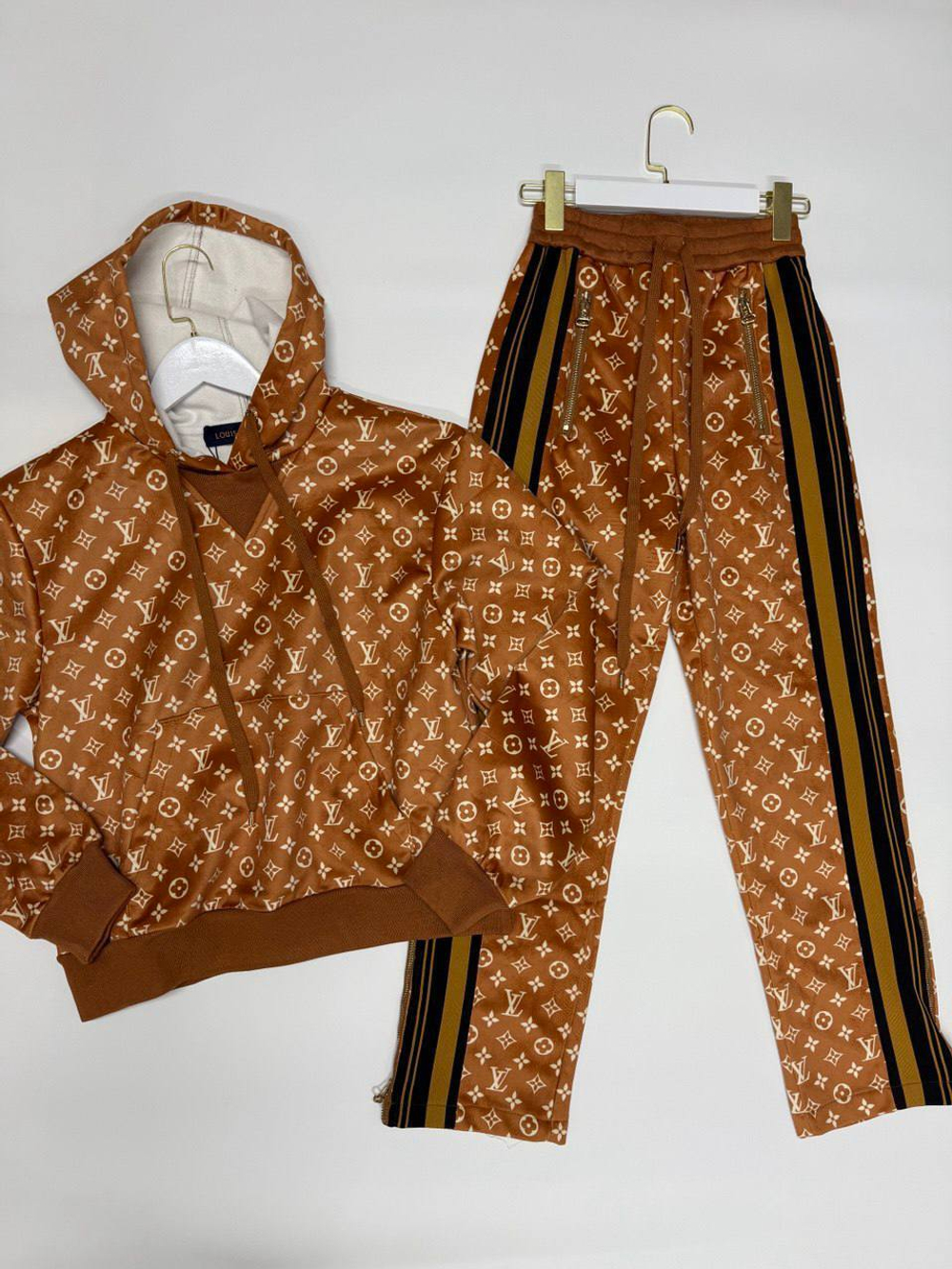 Костюм Louis Vuitton