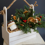 Новогодний ящик с фирменной свечой и нобилисом