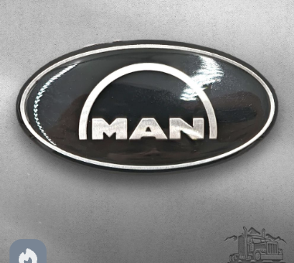 Наклейка MAN овальная объемная (шильдик Ман, 6,4х3,5см). Черная с серебристой надписью