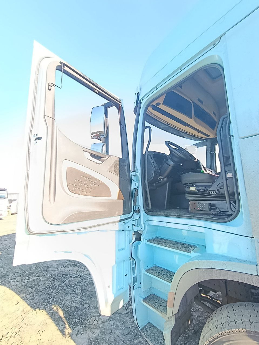 Shacman (Shaanxi) SX* 4x2 Седельный тягач SX4188YY381 (Дизельный, 12,5 л, 473 л.с., МТ)