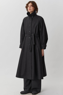 Объемное пальто в серую елочку