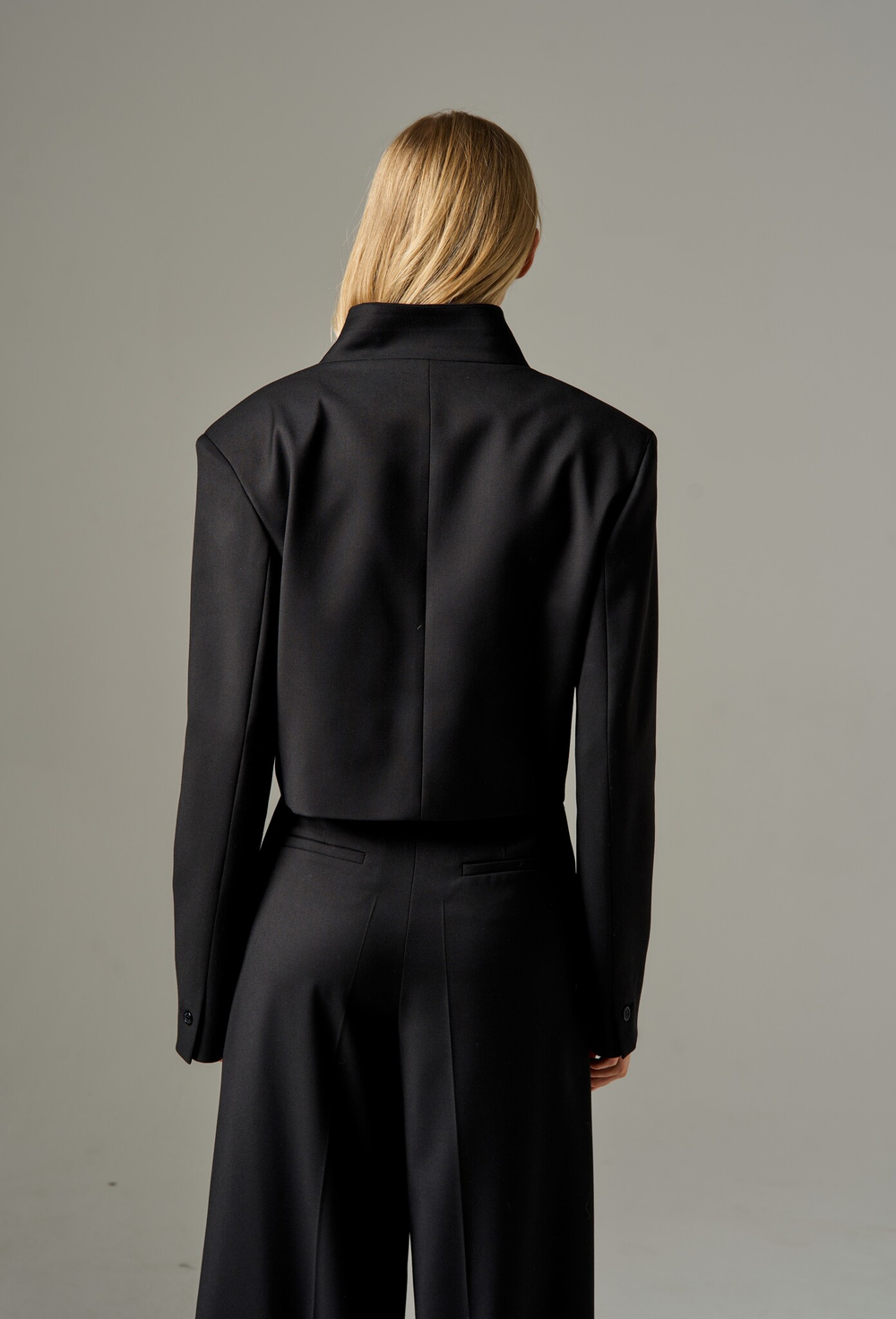 Брюки со складками not simple, черные