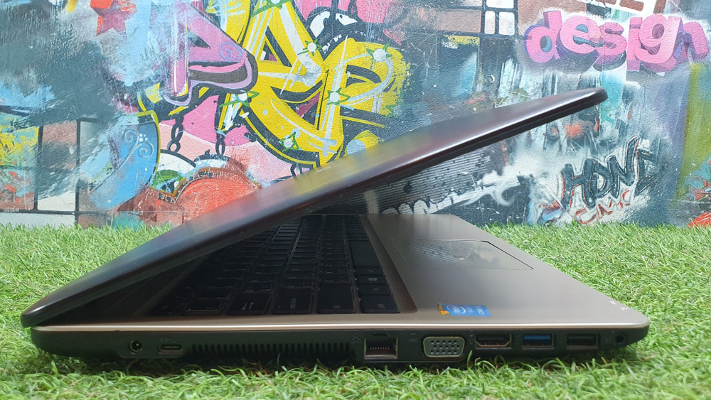 Ноутбук ASUS i3-5/4Gb