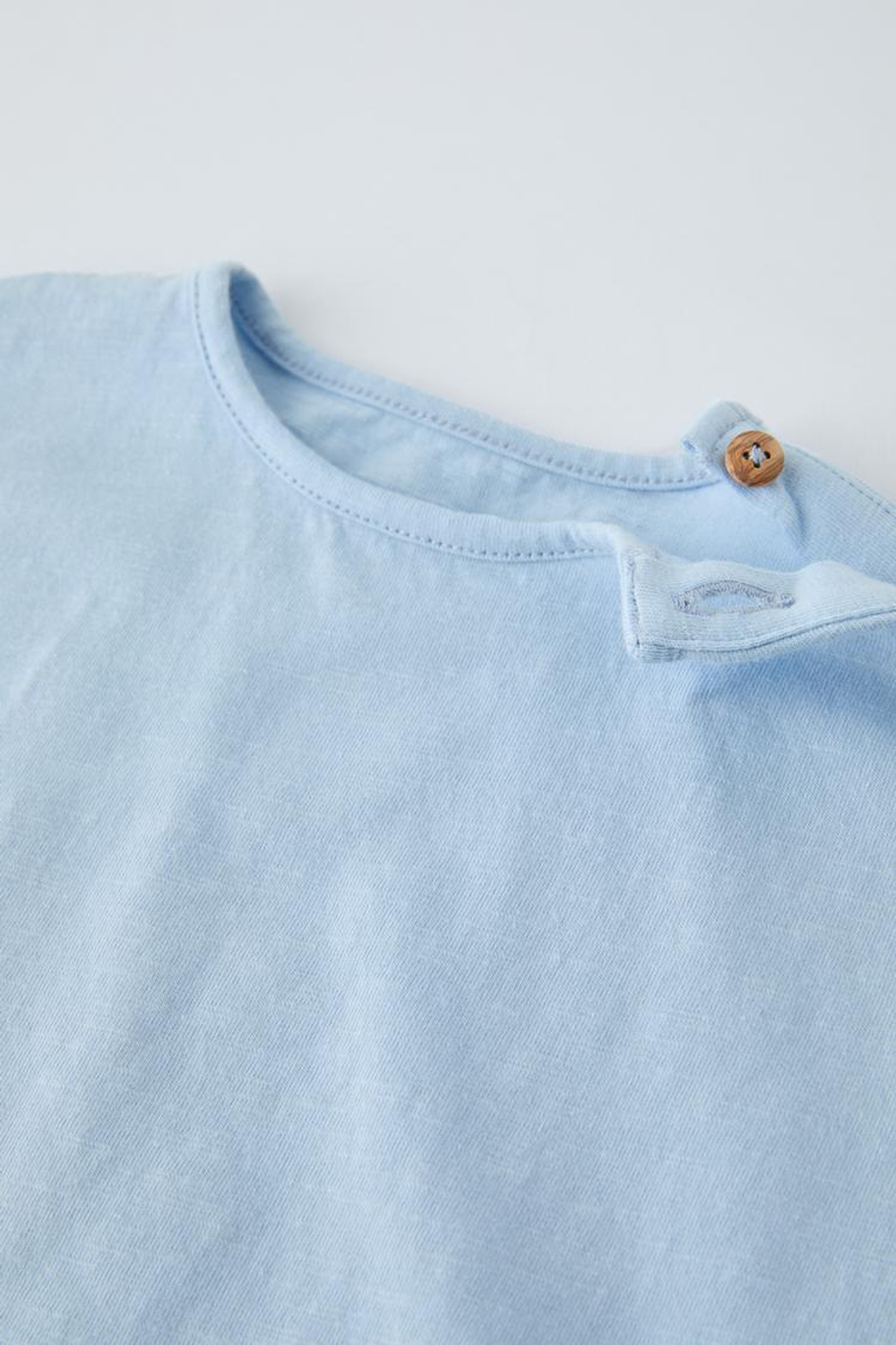 ZARA ФУТБОЛКА С ПУГОВИЦАМИ, ГОЛУБОЙ