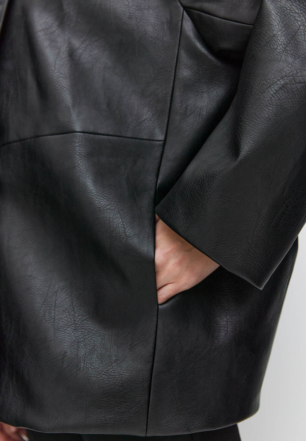 Куртка из экокожи черная