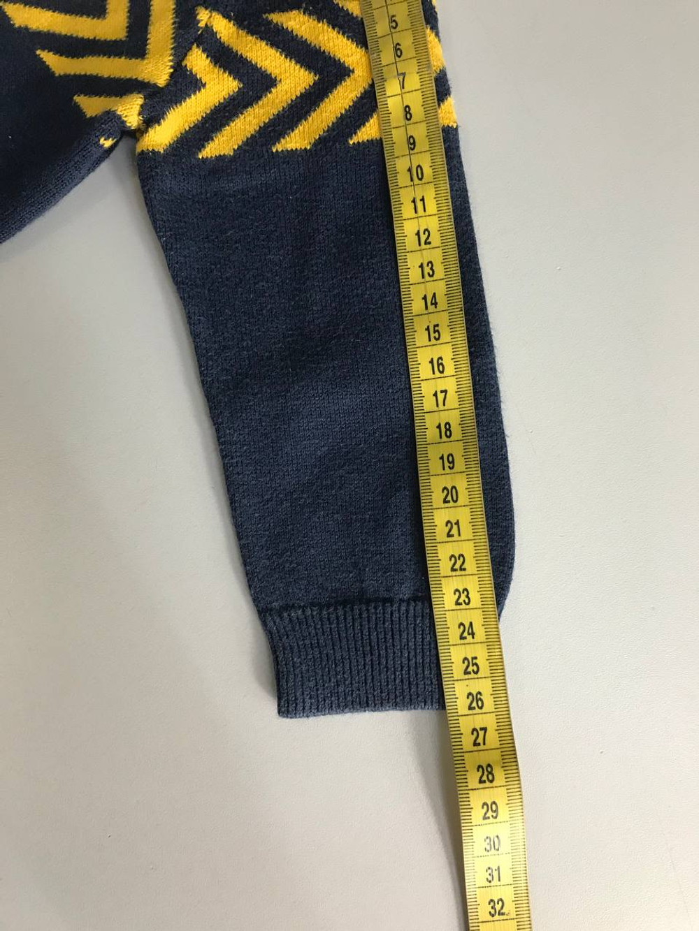 Джемпер Mothercare лаконичный, визуально на 6/9 месяцев