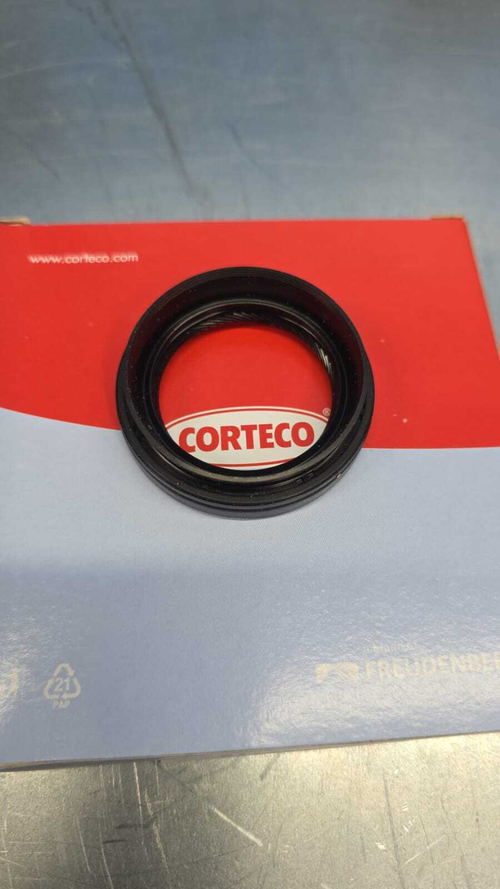 САЛЬНИК ПРИВОДА Правый CORTECO