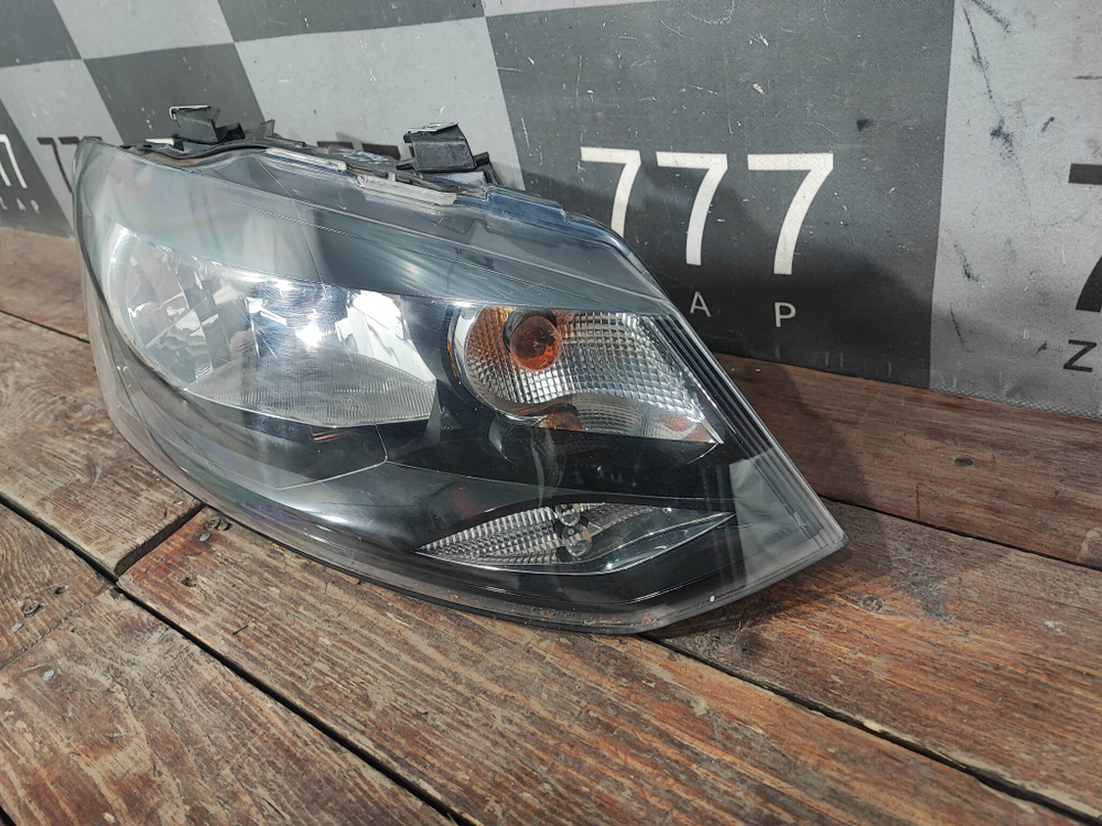 Фара правая галоген Volkswagen Polo 5 10-15 Б/У Оригинал 6RU941016