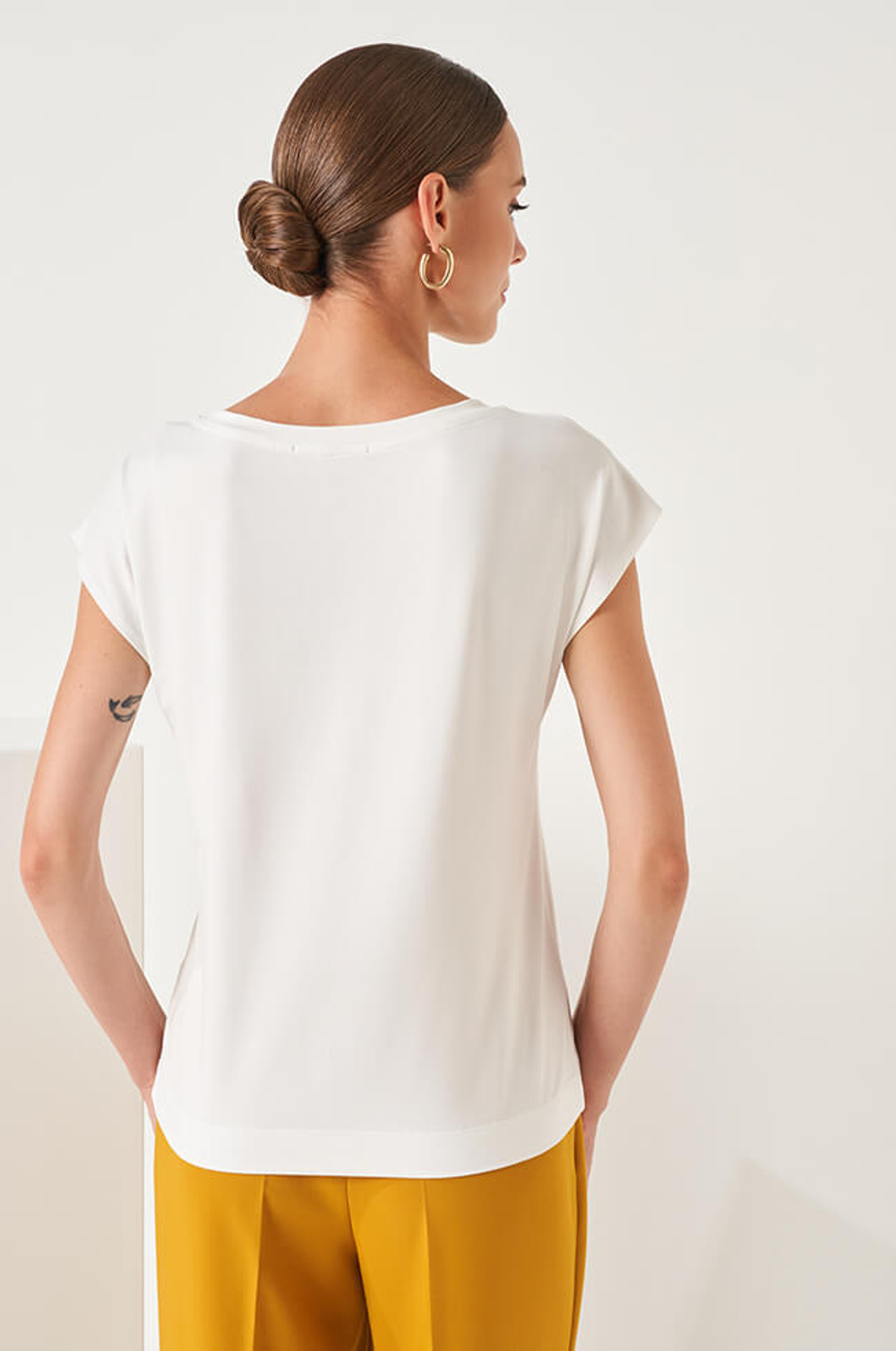 22839 Джемпер женский (молочный)