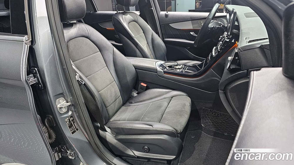 Mercedes-Benz GLC-Class X253 GLC300 4MATIC AMG Line Coupe (10.2019)
