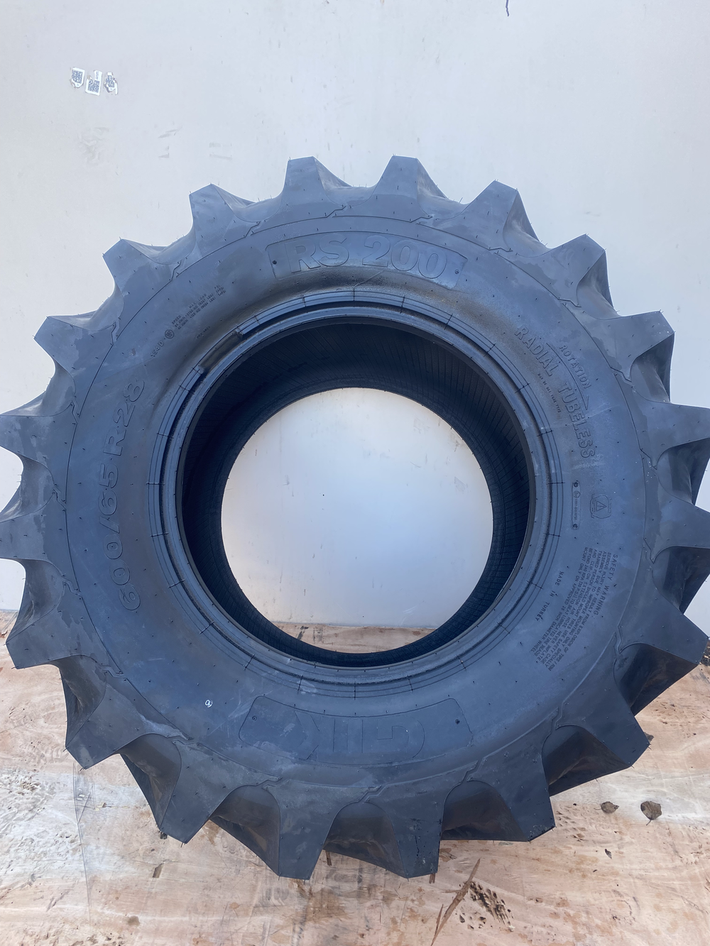 Сельскохозяйственная шина 650/65 R42 RS200 TL 165/168